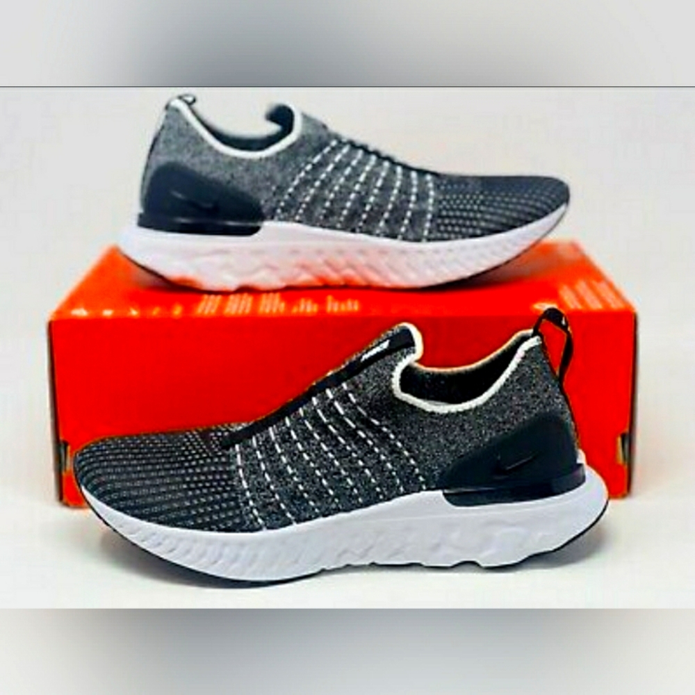 Nike React Phantom Run Flyknit 2 Black White Oreo Sneakers Men 10 or Women 11.5